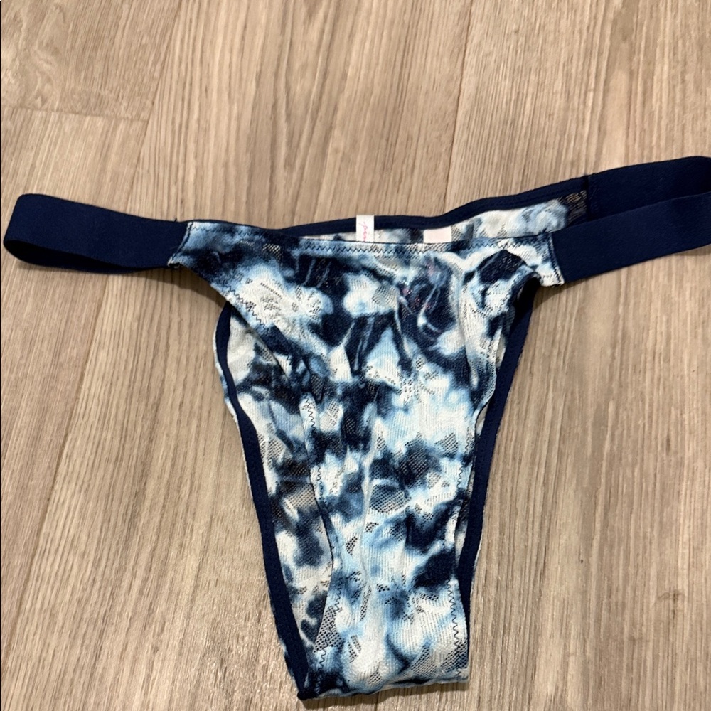 Victoria's Secret Navy and White Lace Panty